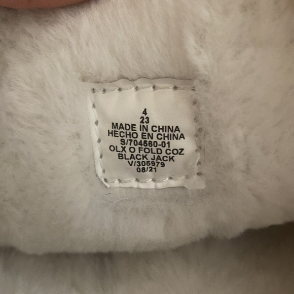 Boots Old Navy black white faux fur lined Girl shoe size 4 - Picture 2 of 5